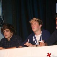 One Direction attends a fan event at the Hotel Arena | Picture 95489